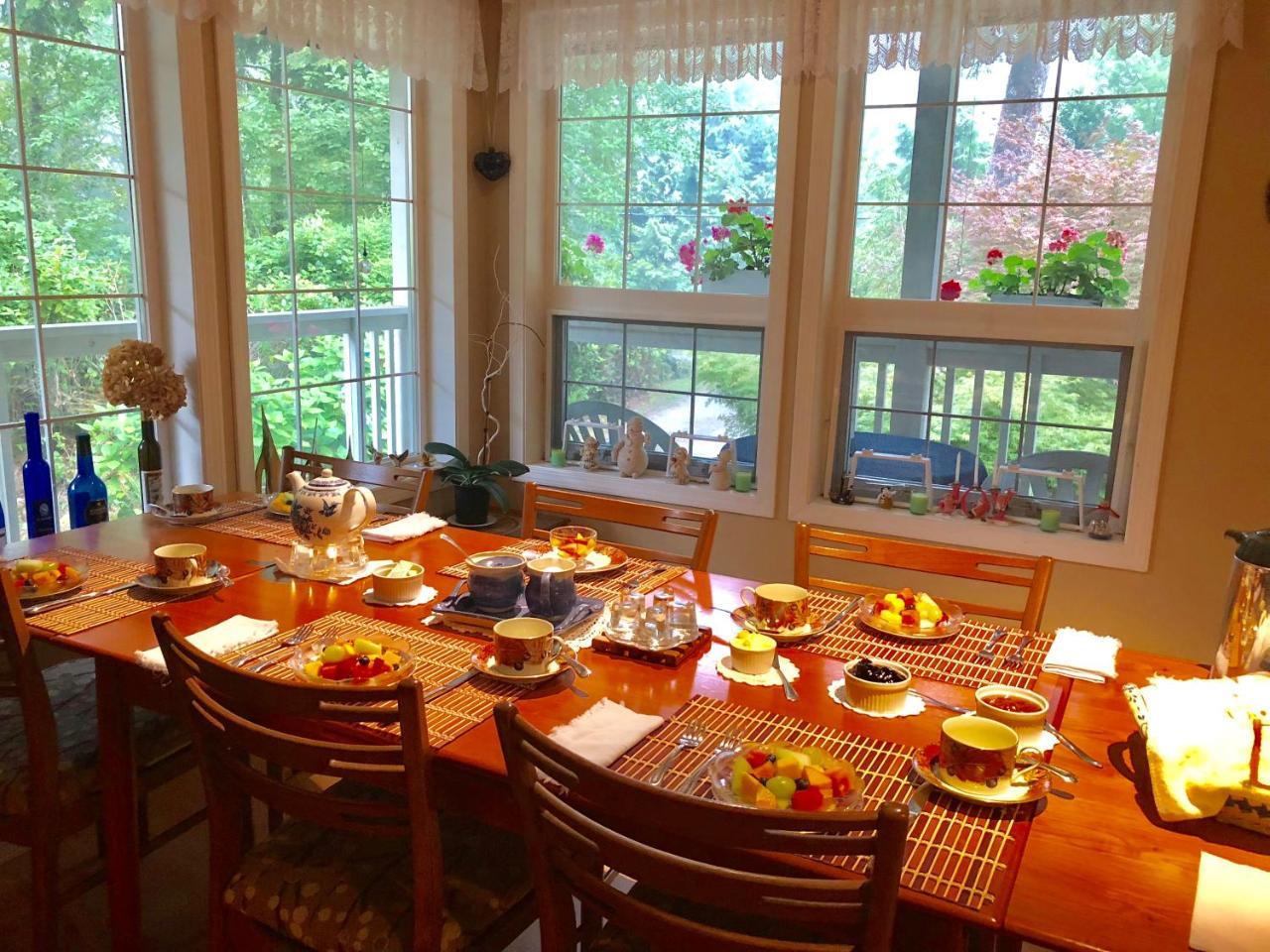Seafarers Bed & Breakfast トフィーノ エクステリア 写真
